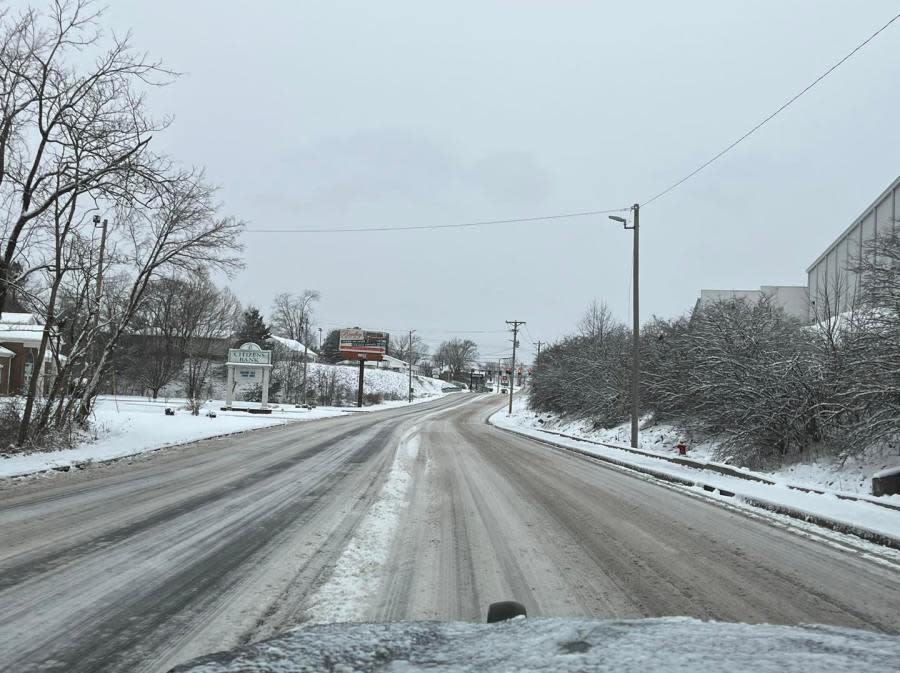 Snow on W. Jackson Street in Cookeville (Courtesy: Putnam County Emergency Management Agency)