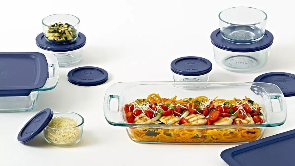 Keep food fresh with this Pyrex container set.