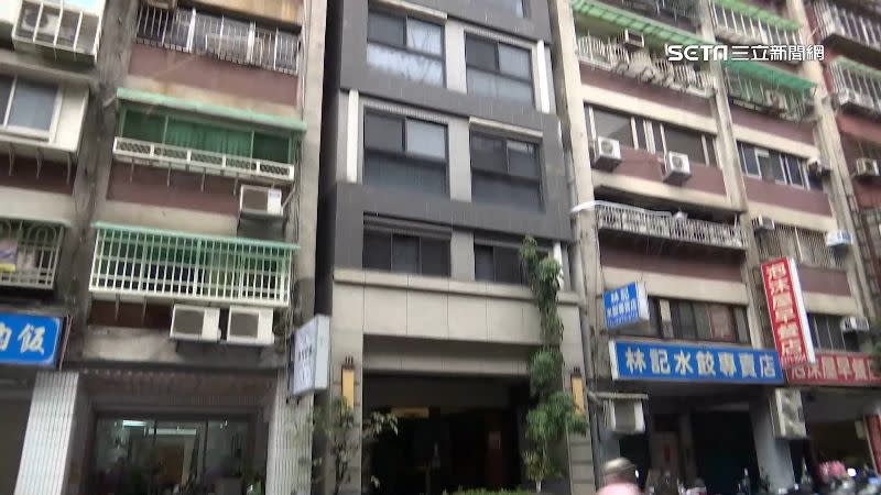 有人在7年前用432萬元買下內江街31坪的房子。