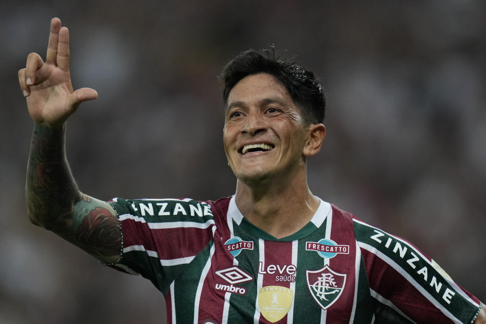 Germán Cano, de Fluminense de Brasil, festeja luego de anotar en un duelo de la Copa Libertadores, ante Colo Colo de Chile, el martes 9 de abril de 2024, en el Maracaná de Río de Janeiro (AP Foto/Silvia Izquierdo)