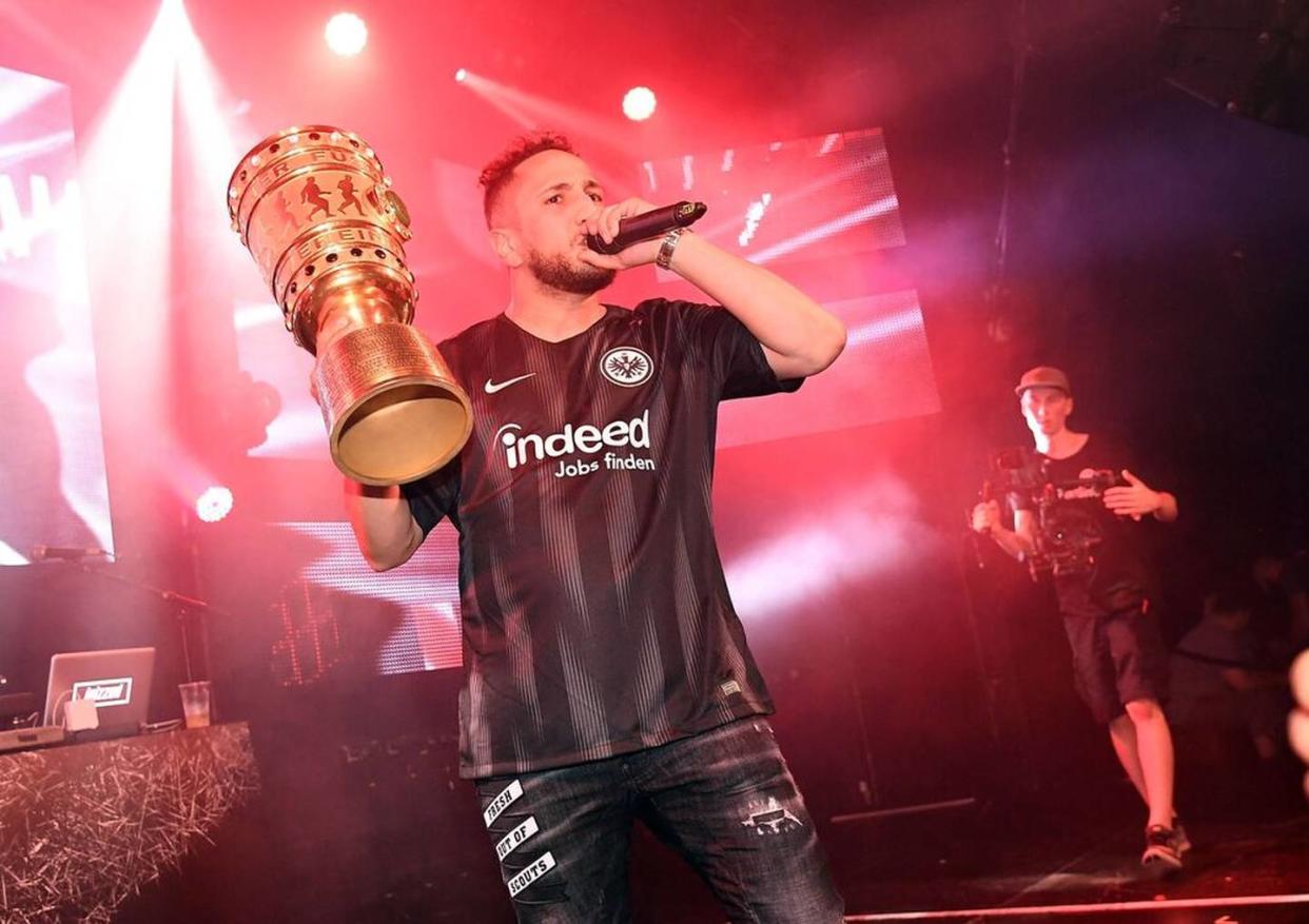Das Frankfurter Rap-Dup Celo & Abdi freute sich mit der Eintracht über den Pokaltriumph. 