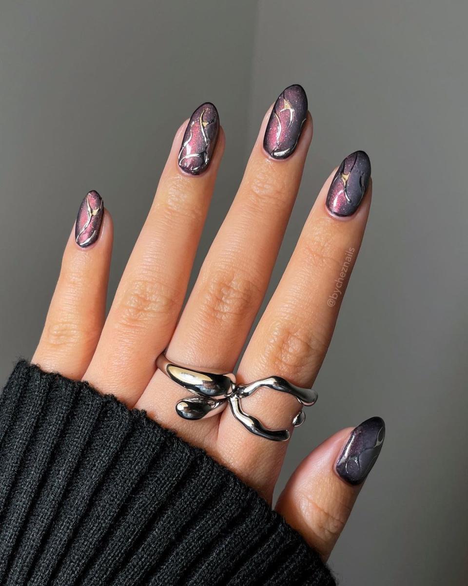 <h1 class="title">molten-chrome-nails-2024-nail-art-trends.jpg</h1><cite class="credit">Instagram / @bycheznails</cite>