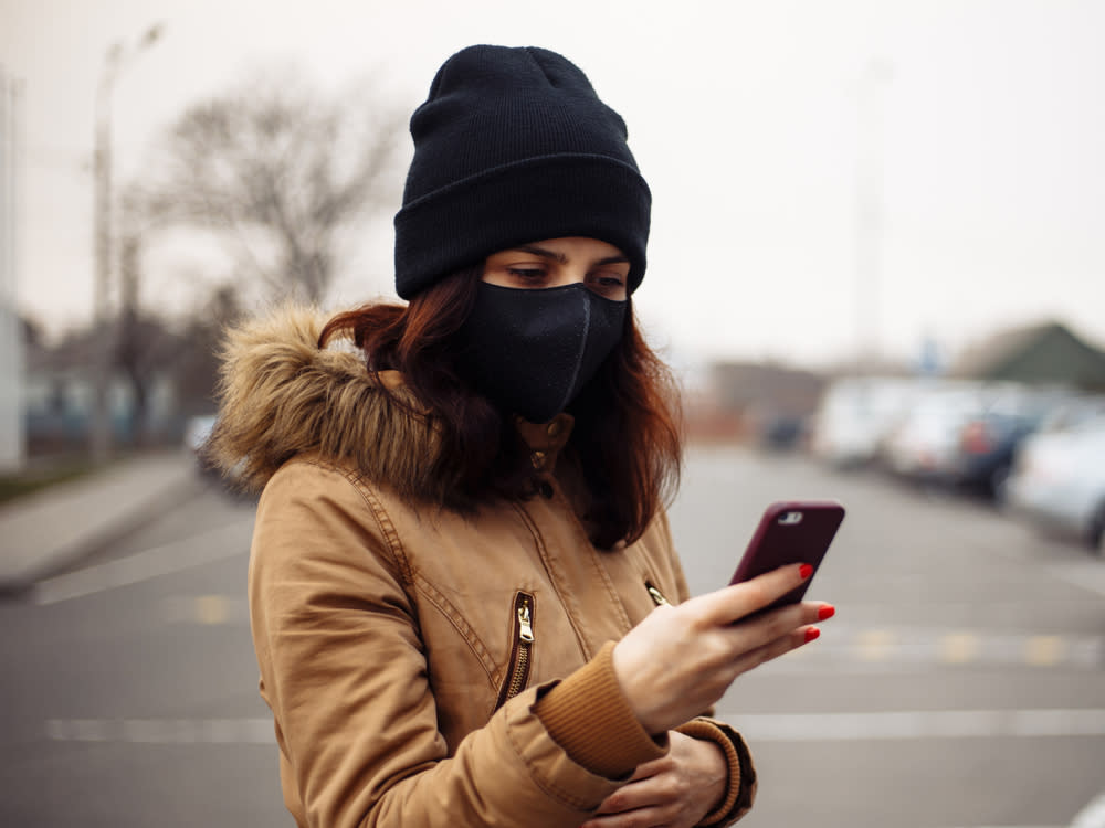 Warm und schützend: Für die kalte Jahreszeit braucht es besondere Masken (Bild: Konstantin Zibert/Shutterstock.com)