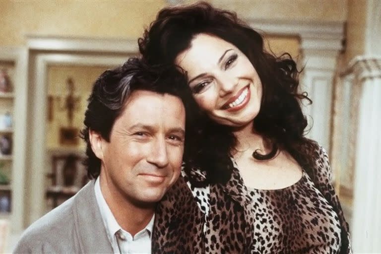 El increíble cambio físico de Charles Shaughnessy para una serie, luego del éxito de La Niñera. Charles Shaughnessy y Fran Drescher, protagonistas de serie de humor. (Foto: Captura)