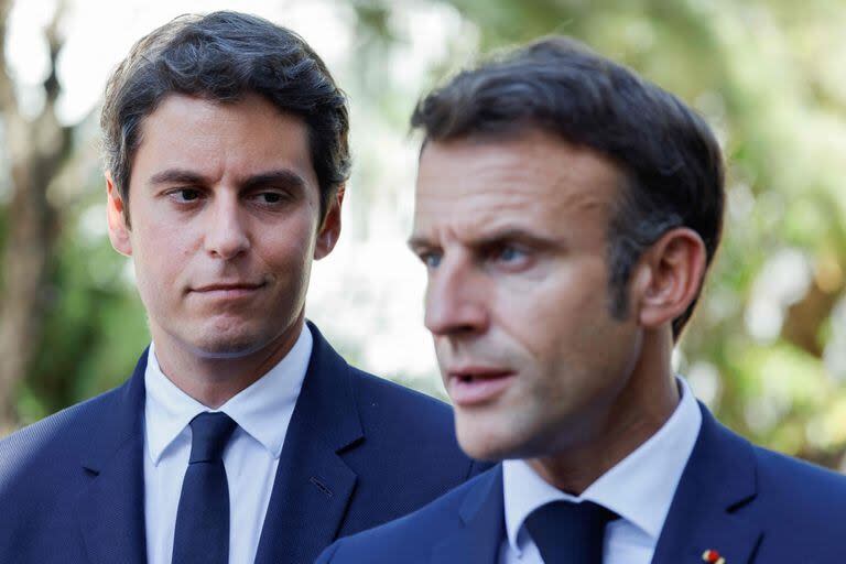 Attal junto a Macron