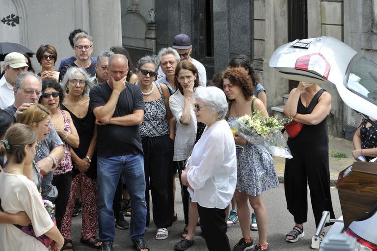 Familiares, amigos y colegas, entre los que se destaca Sebastián Blutrach, dueño del teatro Picadero, sin consuelo