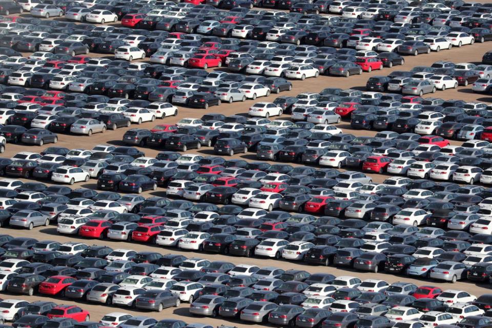 <p>Altre foto del cimitero delle Volkswagen (Foto: Lucy Nicholson / Reuters) </p>