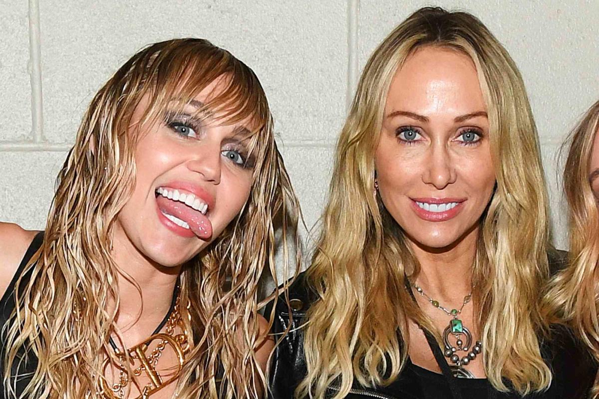 Miley Cyrus Shares Festive Snaps with Mom Tish and Longtime BFF Lesley (of 'See You Again' Fame!)