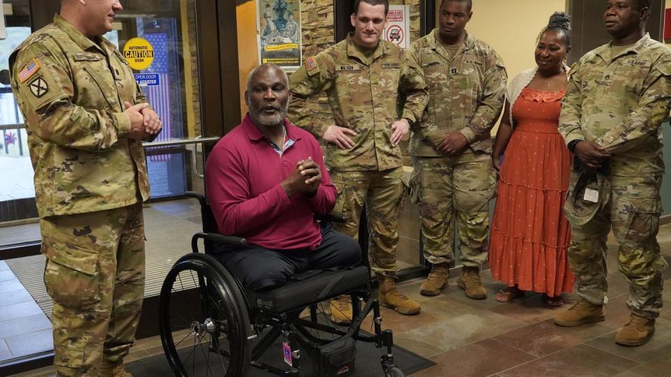 Retired Col. Gregory Gadson is welcomed by the soldiers and civilian staff at the Fort Moore Soldier Recovery Unit. (Jessie Hudson/Army)