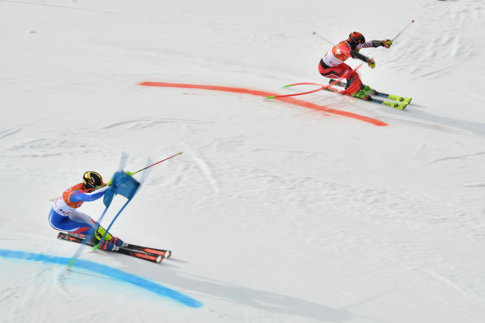 <p>03h34 : en ski alpin, les Bleus battent l’Italie en 1/4 du team event pour quatre centièmes… </p>