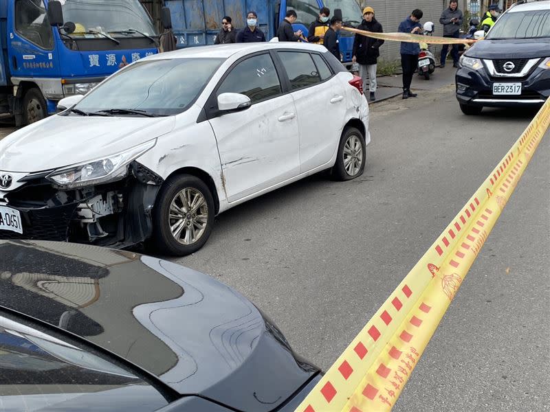 北投警跨區抓毒販開11槍，警方找到嫌犯丟棄在五權西路的車輛。（圖／翻攝畫面）