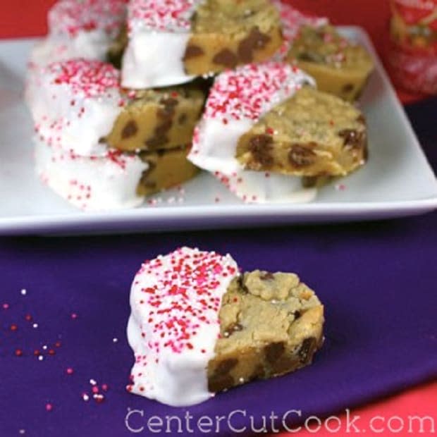 <p><a href="https://www.centercutcook.com/dipped-chocolate-chip-cookies/" rel="nofollow noopener" target="_blank" data-ylk="slk:Center Cut Cook;elm:context_link;itc:0;sec:content-canvas" class="link ">Center Cut Cook</a></p>