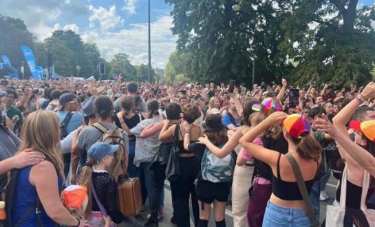 A l’occasion de sa braderie, Lille a battu ce samedi 2 septembre le record du monde de la plus longue chenille humaine.