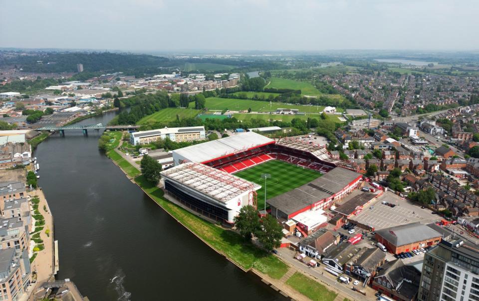 The sun beats down on the City Ground