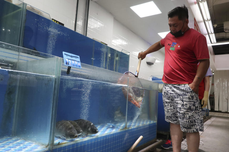 Few fish are seen at a supermarket near Xinfadi Wholesale Market in Beijing. Source: AAP