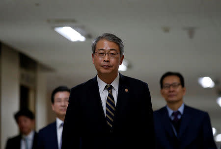 Yim Jong-yong, a nominee for South Korea's Finance Minister, arrives to attend a news conference at the government complex in Seoul, South Korea, November 2, 2016. REUTERS/Kim Hong-Ji