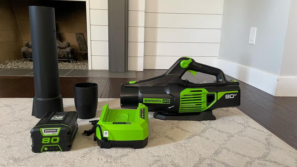 unboxing the greenworks 80v leaf blower