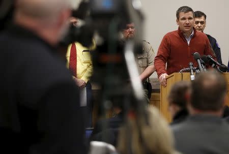 FBI Special Agent in Charge Greg Bretzing speaks to the media during a news conference in Burns, Oregon February 11, 2016. EUTERS/Jim Urquhart