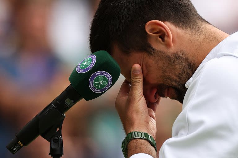 Las lágrimas de Novak Djokovic, en medio de su discurso en la ceremonia de premiación 