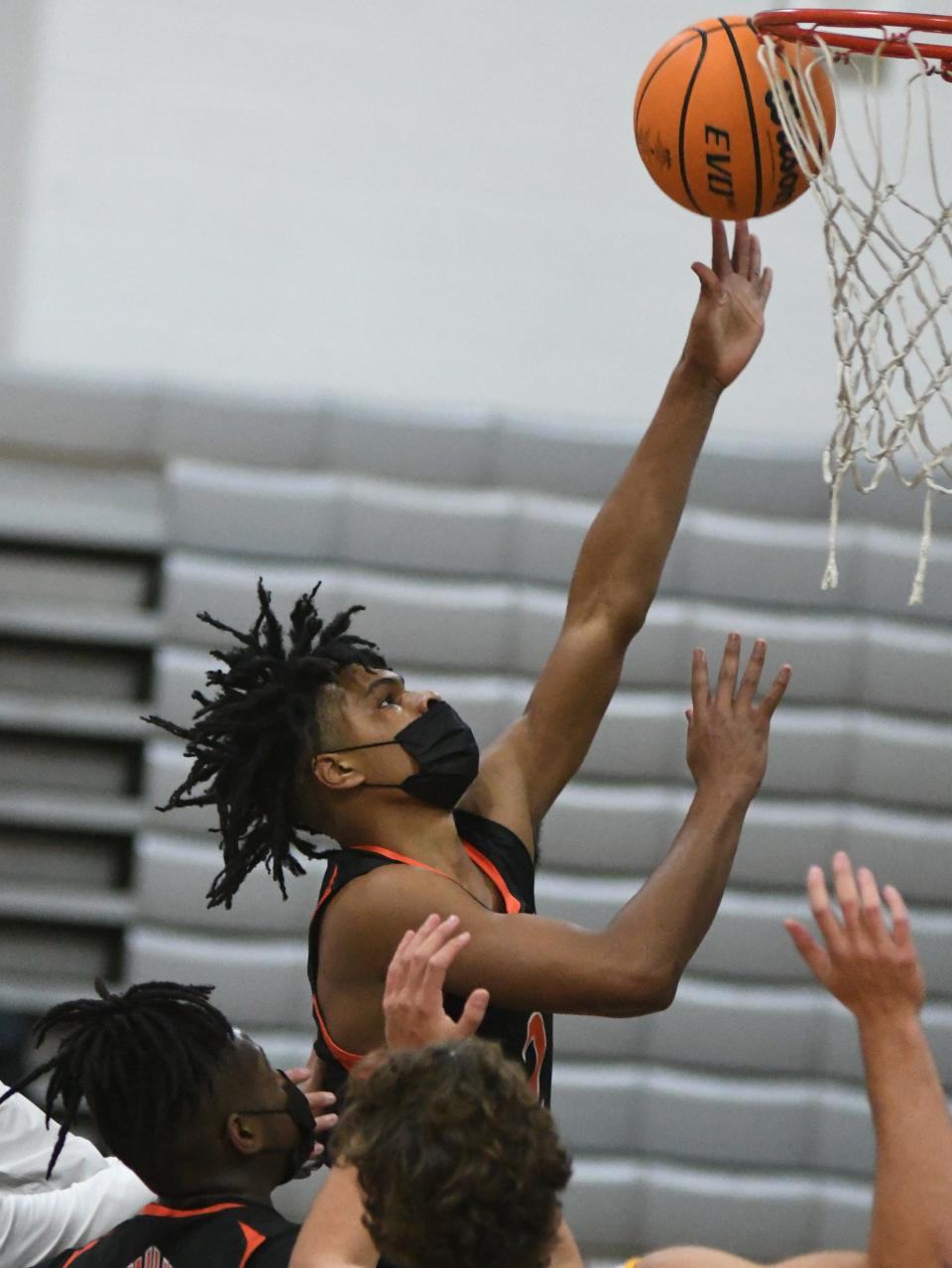 New Hanover's Lenier Pocknett drives to the basket at Topsail in Hampstead, N.C., Wednesday, January 13, 2021. MATT BORN/STARNEWS