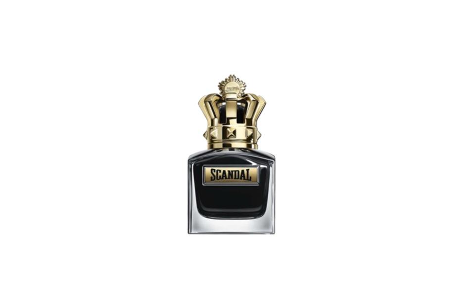 100ml - 123€<br><p>Au programme : des notes de géranium, de bois sensuels super chauds et de fèves tonka addictives</p><br><a href="https://www.jeanpaulgaultier.com/fr/fr/fragrances/gamme-scandal-pour-homme/scandal-pour-homme-le-parfum-eau-de-parfum-intense?ean=8435415065207" rel="nofollow noopener" target="_blank" data-ylk="slk:Acheter;elm:context_link;itc:0;sec:content-canvas" class="link ">Acheter</a>