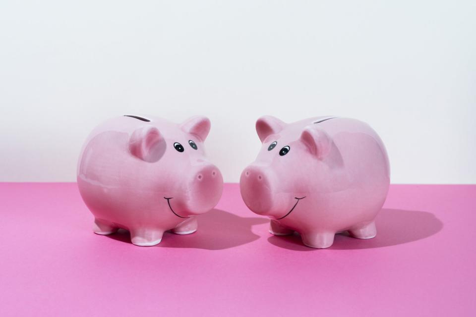 An image of two piggy banks.