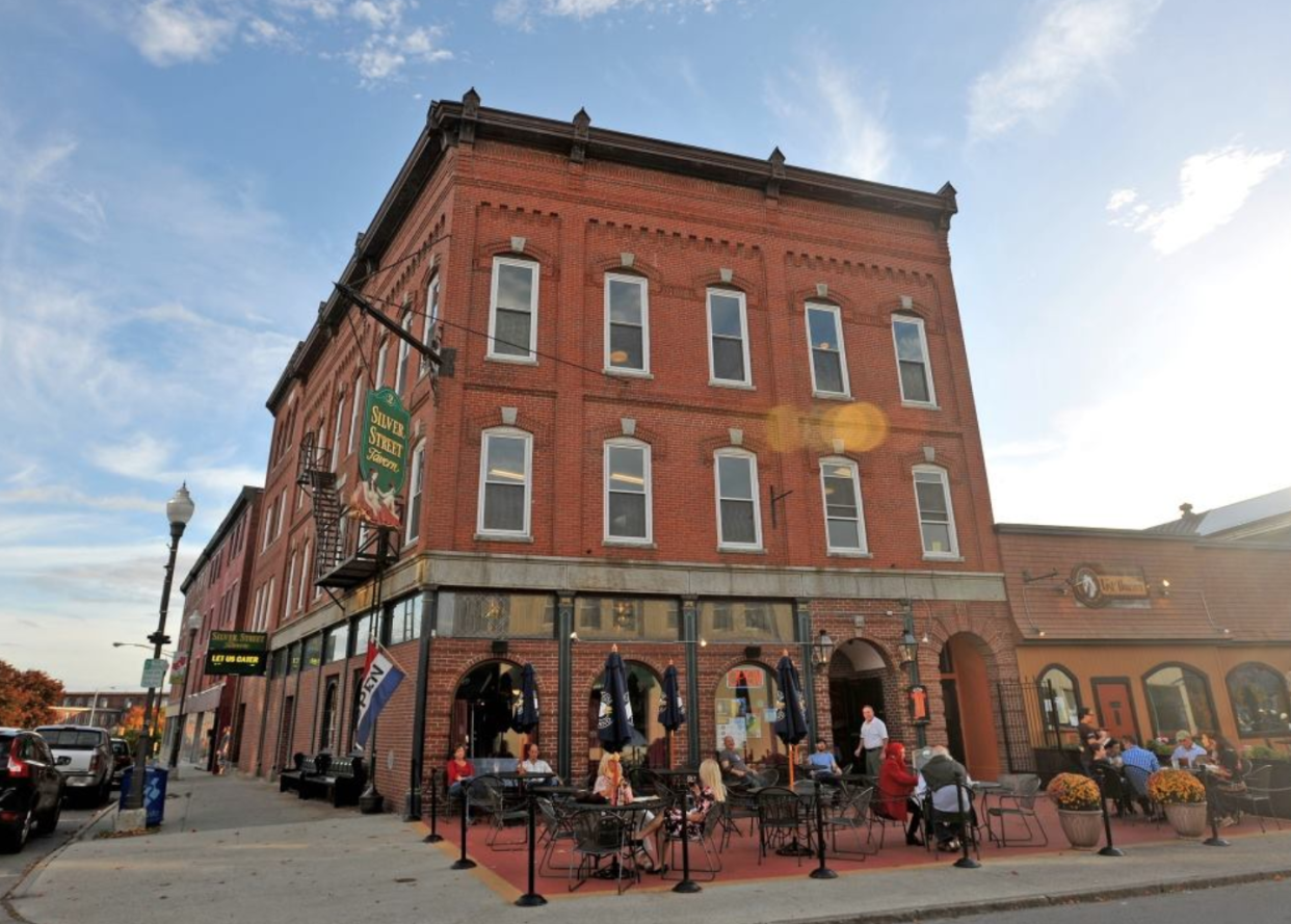 A generous couple left the staff at the Silver Street Tavern a hefty tip. (Photo: Facebook)