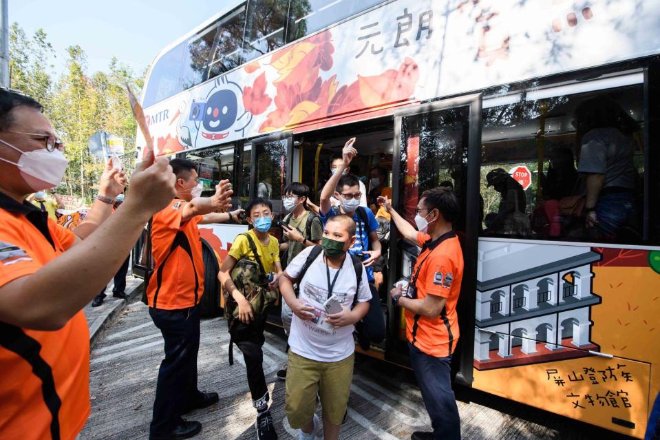 香港紅葉2022｜港鐵紅葉專車今早開車 送逾200人登山賞紅葉