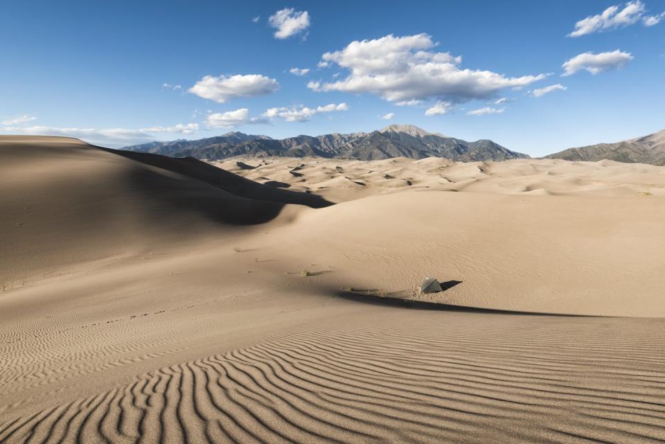 The best sand for sandcastles is closer to mountain areas like Colorado than the beach. Wind and water haven’t yet rounded the ends and edges of the sand grains. <a href="https://www.gettyimages.com/detail/photo/great-sand-dunes-national-park-colorado-usa-royalty-free-image" rel="nofollow noopener" target="_blank" data-ylk="slk:Patrick Lienin/Moment via Getty Images;elm:context_link;itc:0;sec:content-canvas" class="link ">Patrick Lienin/Moment via Getty Images</a>