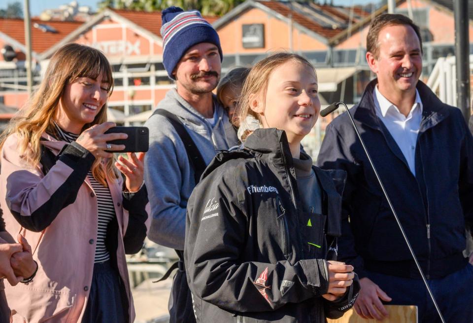 Zur Verleihung des "Alternativen Nobelpreis" in Stockholm kam Greta Thunberg nicht persönlich. Sie war erst tags zuvor in Portugal gelandet (Bild), nachdem sie erneut auf einem Schiff den Atlantik überquert hatte, um zur Klimakonferenz COP25 in Madrid zu kommen. (Bild: Horacio Villalobos/Getty Images)