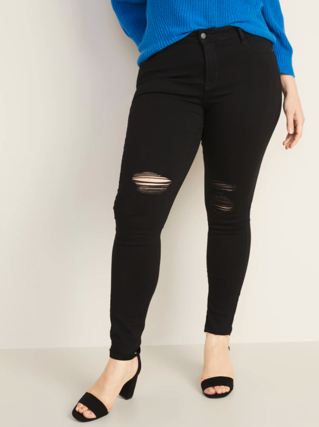 Mid-Rise Raw-Edge Rockstar Ankle Jeans. Image via Old Navy.