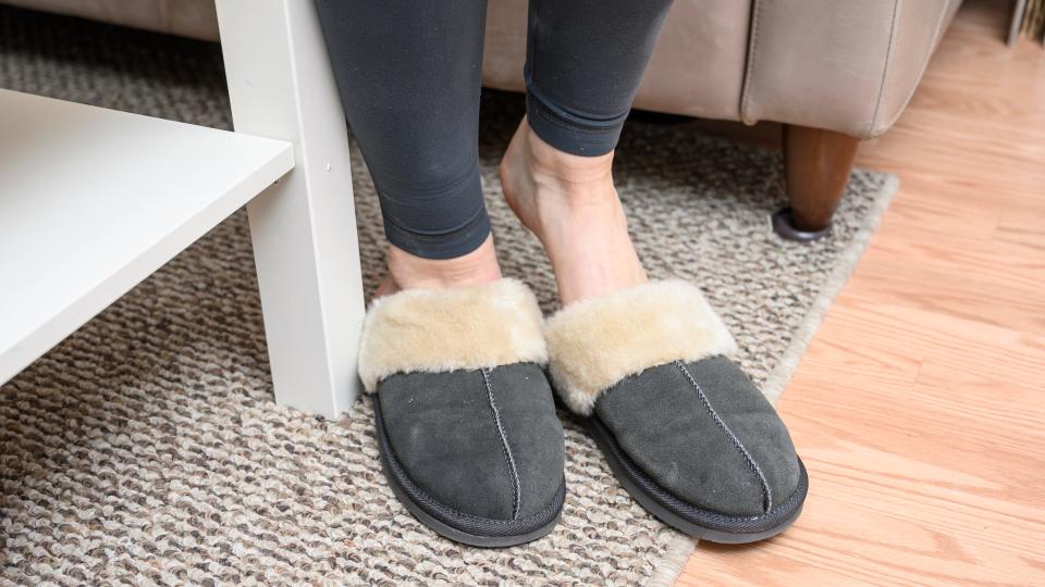 Best gifts for wives 2020: Minnetonka Chesney Slippers