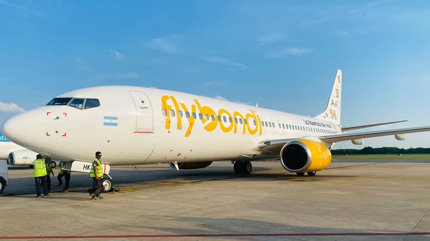 Flybondi ofrece beneficios para empleados y familiares en la compra de pasajes en sus rutas