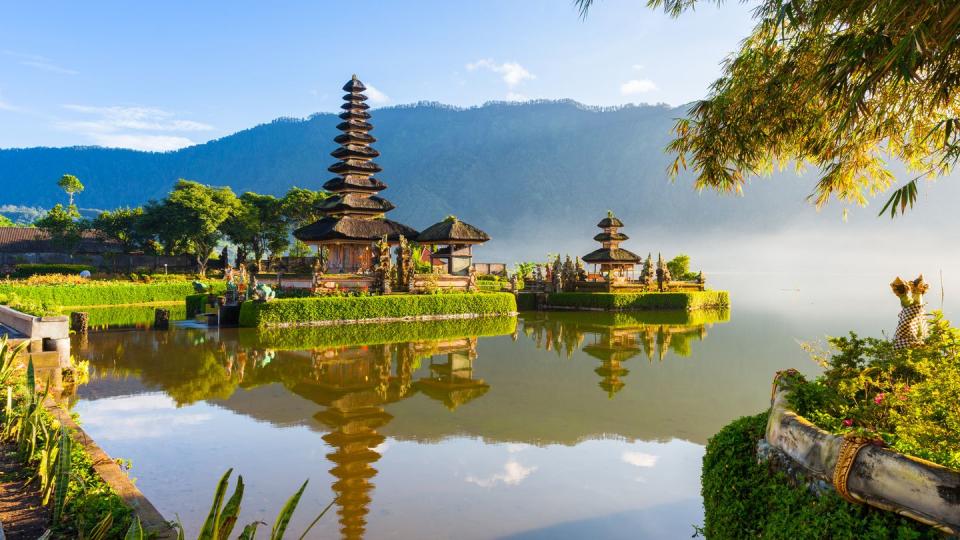 ulun danu bratan temple at sunrise, bali, indonesia