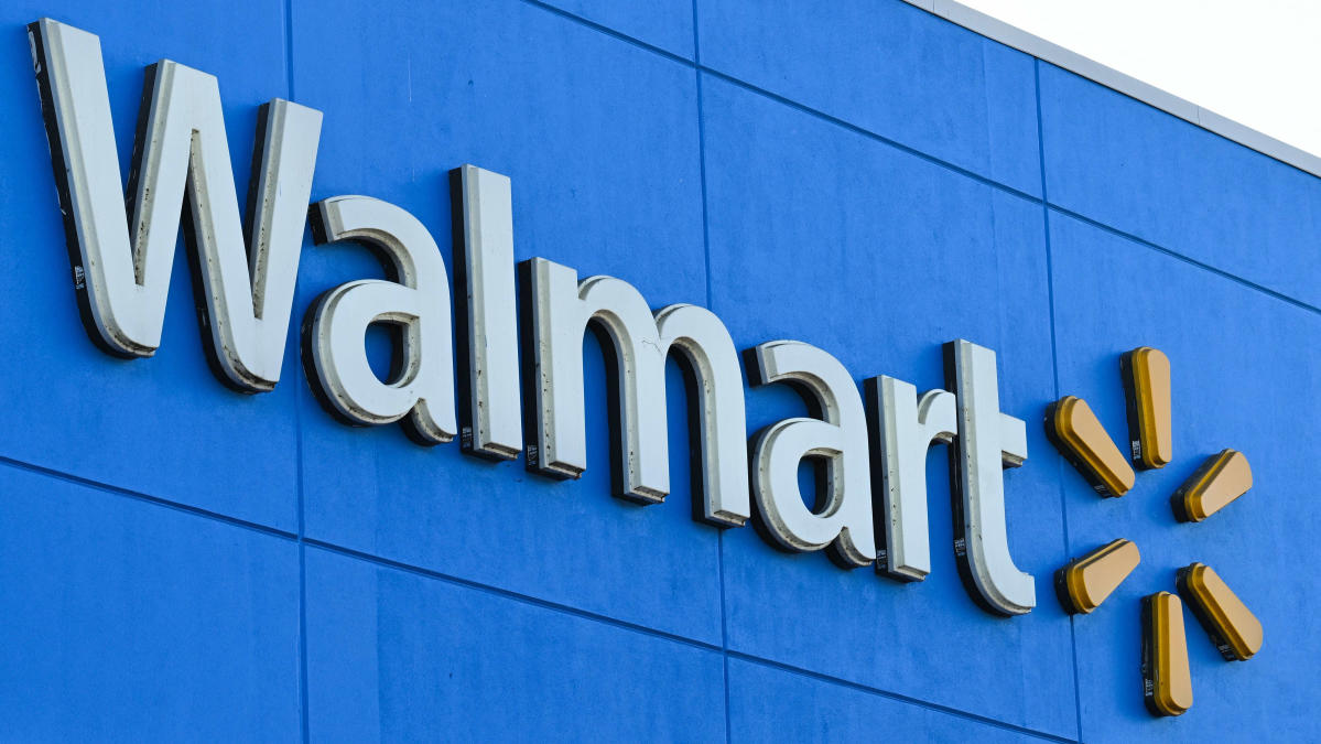 Walmart rises on Q1 earnings