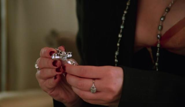 Cruel Intentions: Why Kathryn's Coke Cross Necklace Is Still So