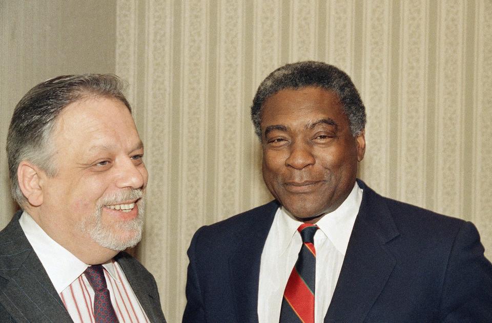 Outgoing National League President A. Bartlett Giamatti, left, is joined by baseball legend Bill White at a news conference, Friday, Feb. 3, 1989 in New York. White will replace Giamatti, it was announced on Friday. (AP Photo/Mario Suriani)