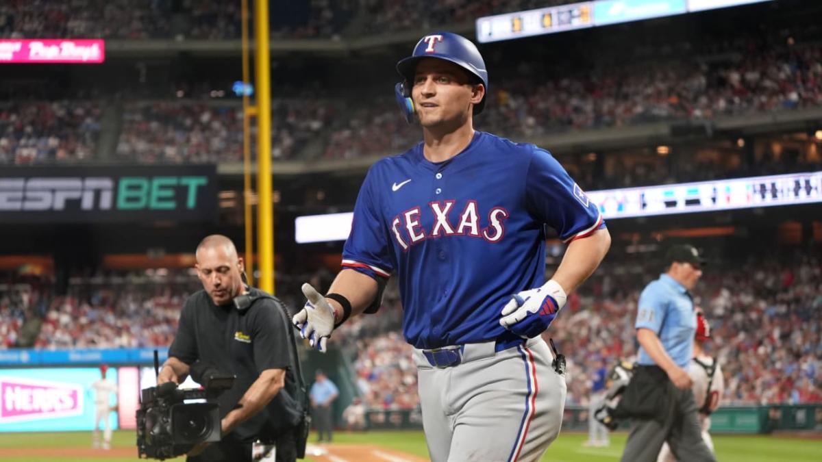 Corey Seager gaat naar de tuin met een soloschot (8)