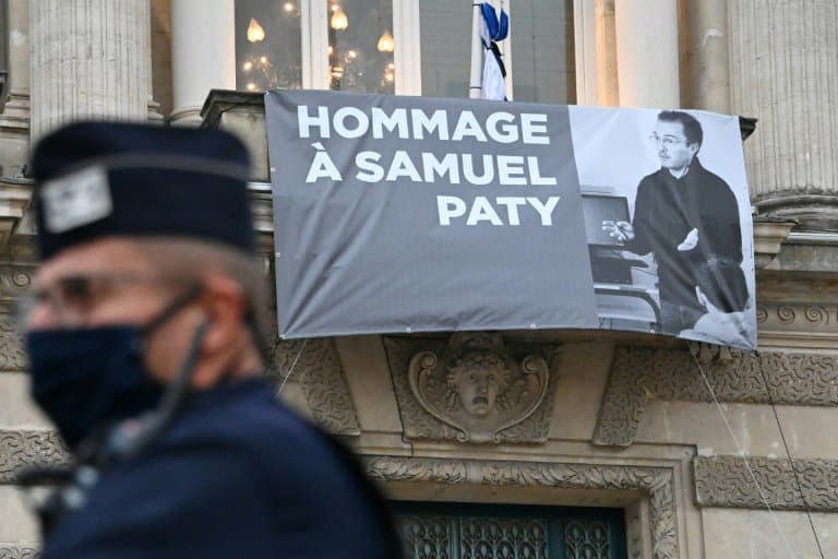 Hommage à Samuel Paty sur la façade de l'opéra à Montpellier le 21 octobre 2020 - Pascal GUYOT © 2019 AFP