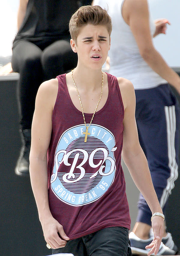 Justin Bieber Flexes Muscles For Selena Gomez?