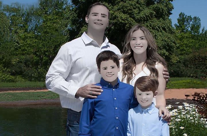 This family’s Photoshop fail is straight out of a horror movie, and the internet can’t stop laughing
