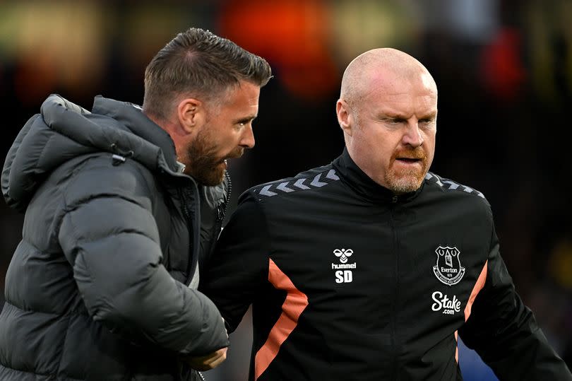 LUTON, ENGLAND - MAY 03: Rob Edwards, Manager of Luton Town, and Sean Dyche, Manager of Everton, interact prior to the Premier League match between Luton Town and Everton FC at Kenilworth Road on May 03, 2024 in Luton, England. (Photo by Shaun Botterill/Getty Images)