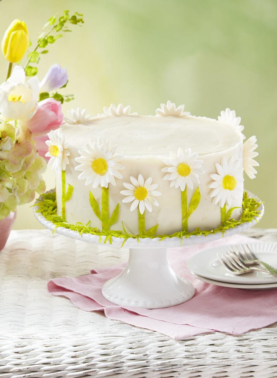 daisy lemon cake with sugar daisies pressed around the outside