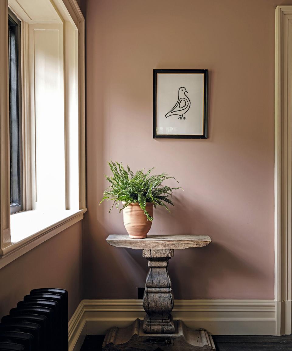 Pink walls, wooden table