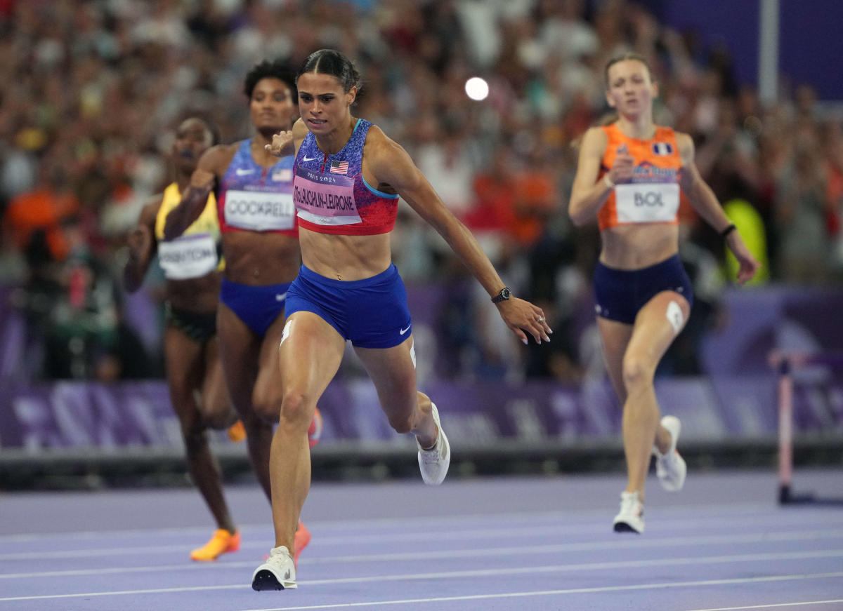 Sydney McLaughlinLevrone runs away with 400meters hurdles gold, sets