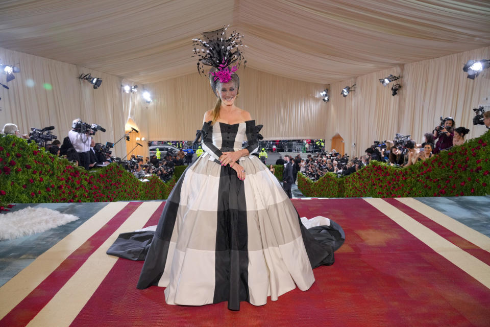 Sarah Jessica Parker's outfit paid homage to Elizabeth Hobbs Keckley, who made history as the first Black female fashion designer in the White House. (Photo by Kevin Mazur/MG22/Getty Images for The Met Museum/Vogue )