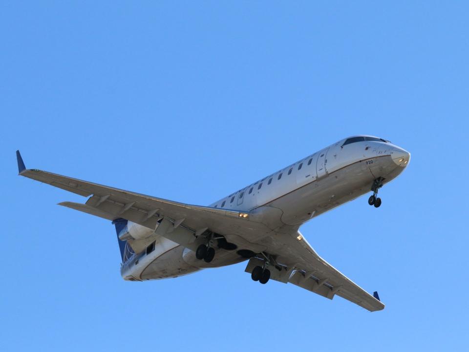 United Express Bombardier CRJ 200