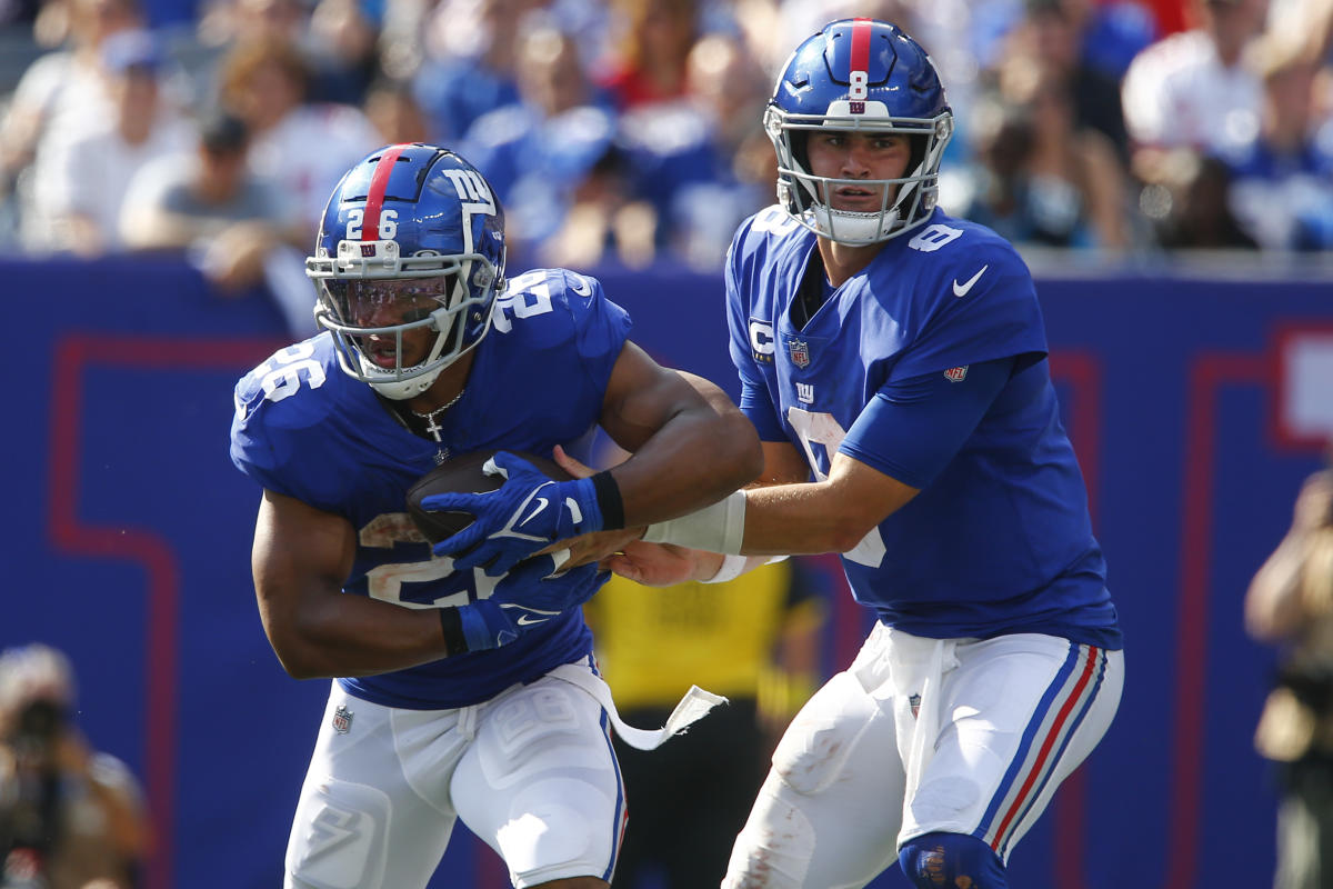 Giants want to 'build' around Daniel Jones, 'would like to have' Saquon  Barkley back: Is QB worth signing to a long-term deal?