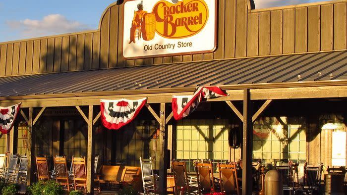 cracker barrel thanksgiving hours