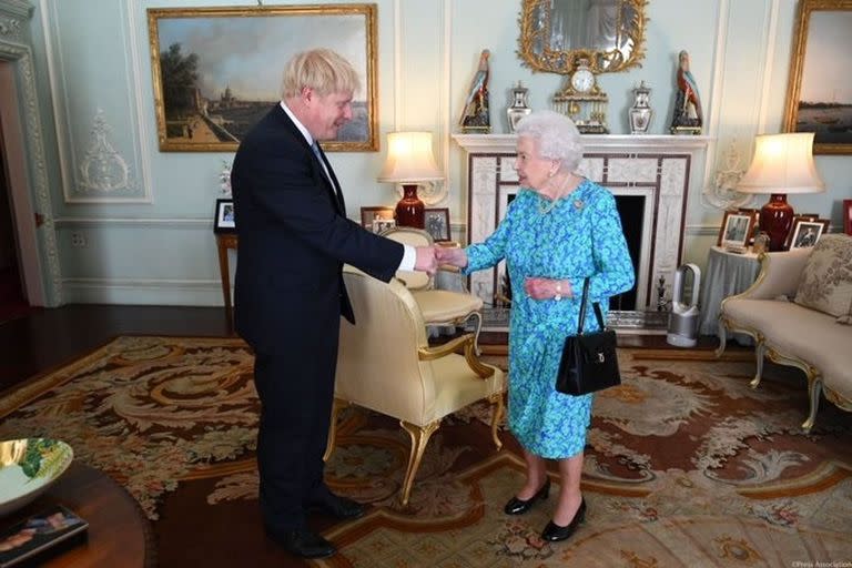 La reina Isabel II de Inglaterra y el primer ministro británico, Boris Johnson, el 24-07-2019